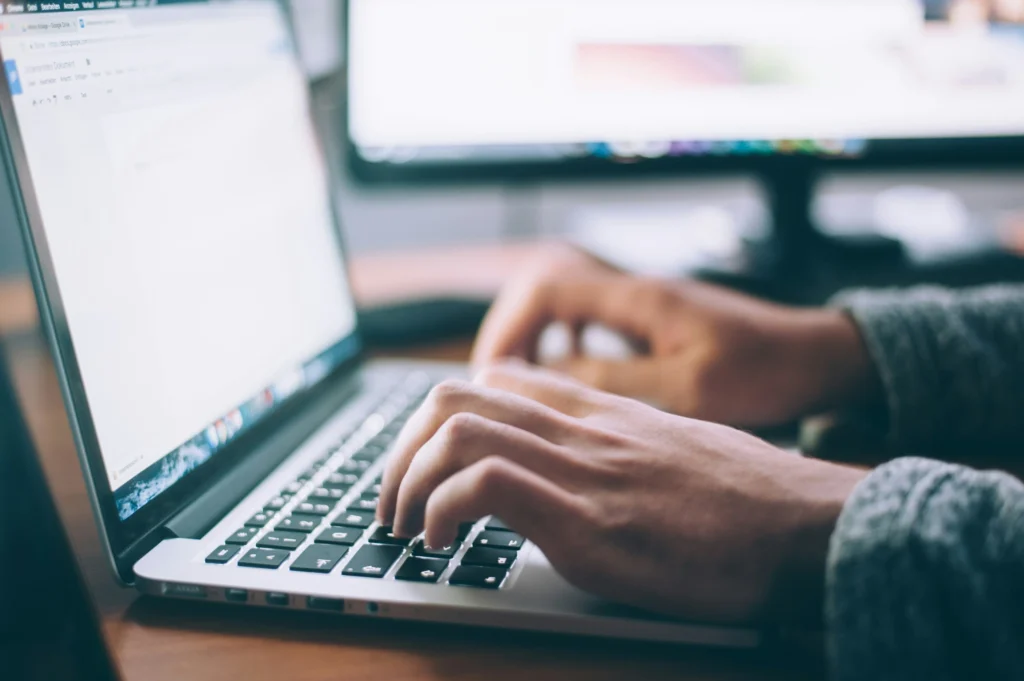 agencia de inteligencia artificial, agencia ia, agencia ia en españa, Beneficios de crear páginas web con IA